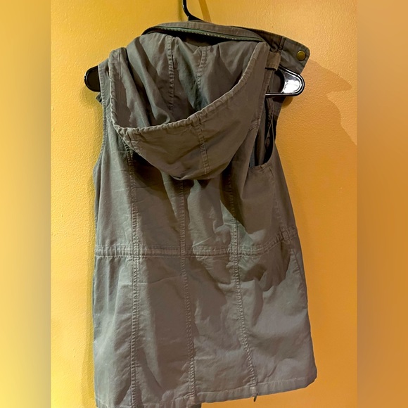 Stitch Fix - Jahana Cargo Vest - Picture 3 of 4